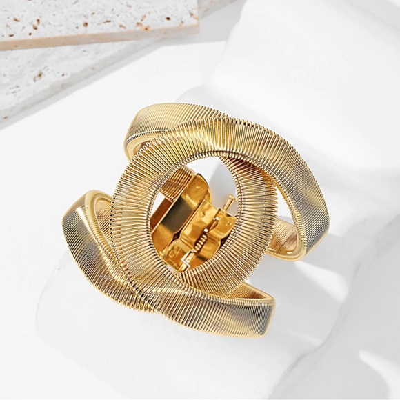 Cuff Hinged Bracelet - Picture 2 of 5